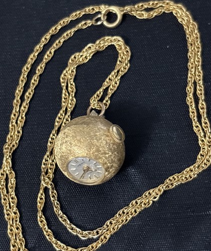 Collana con ciondolo orologio