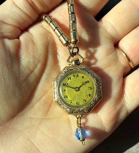 Antico ciondolo orologio art