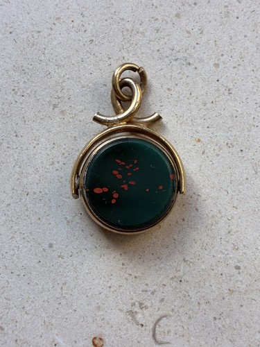 Antico ciondolo porta orologio